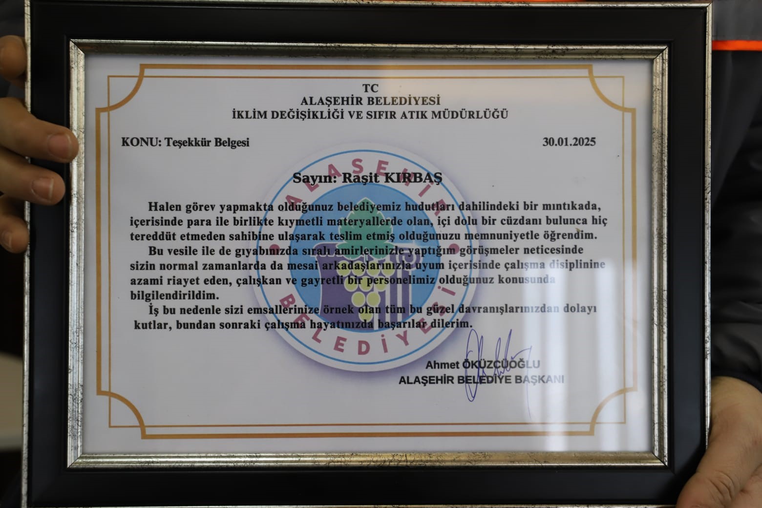 Alaşehir'de belediye işçisi takdir topladı-1