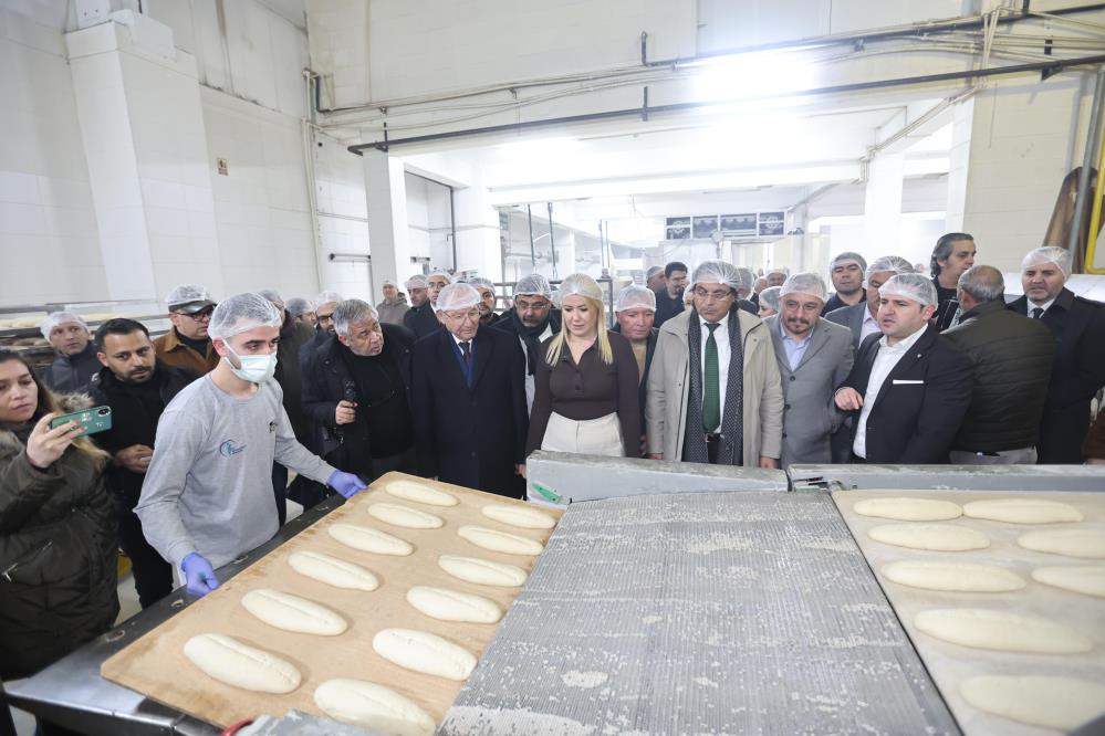 Merkezefendi Belediyesi, Denizli'nin ilk Halk Ekmek Fabrikasını törenle hizmete açtı. Fabrikanın Ege'nin en büyük entegre ekmek üretim tesisi olduğunu belirten Merkezefendi Belediye Başkanı Şeniz Doğan, 