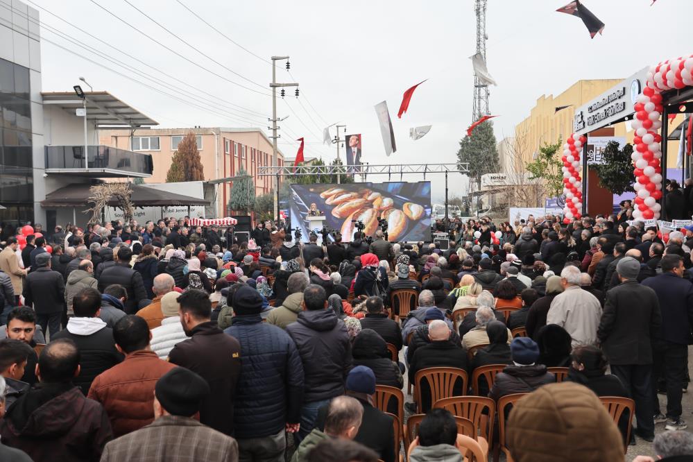 Merkezefendi Belediyesi, Denizli'nin ilk Halk Ekmek Fabrikasını törenle hizmete açtı. Fabrikanın Ege'nin en büyük entegre ekmek üretim tesisi olduğunu belirten Merkezefendi Belediye Başkanı Şeniz Doğan, 