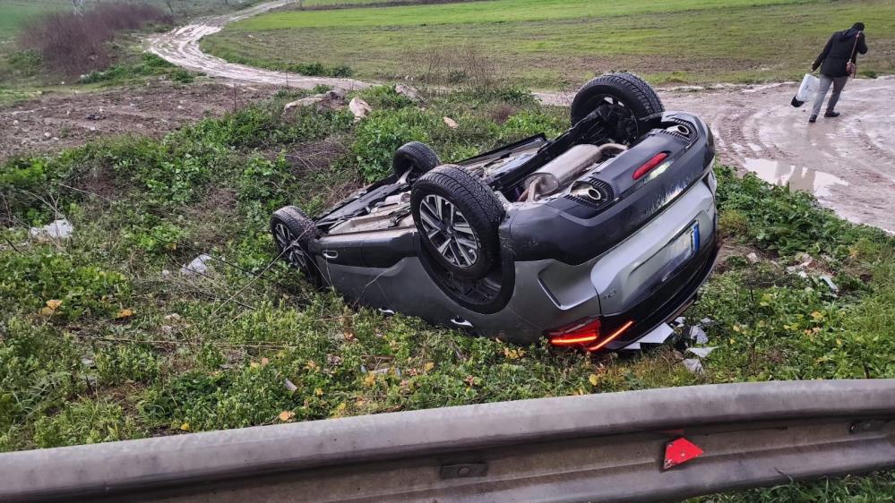Balıkesir'de otomobil takla attı: 1 yaralı
