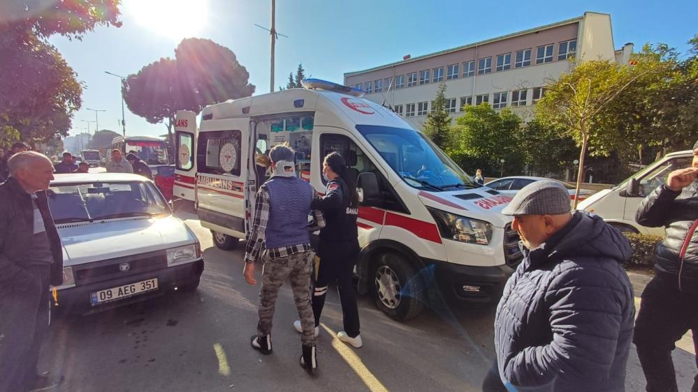 Aydın'da iki otomobil çarpıştı: 3 yaralı