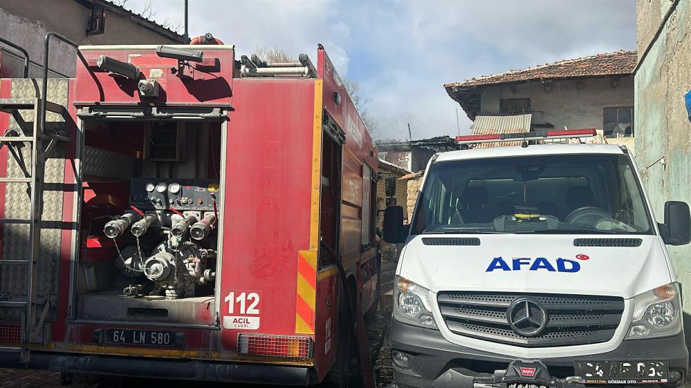 Uşak'ta ev alevlere teslim oldu! Yaşlı kadın hayatını kaybetti12