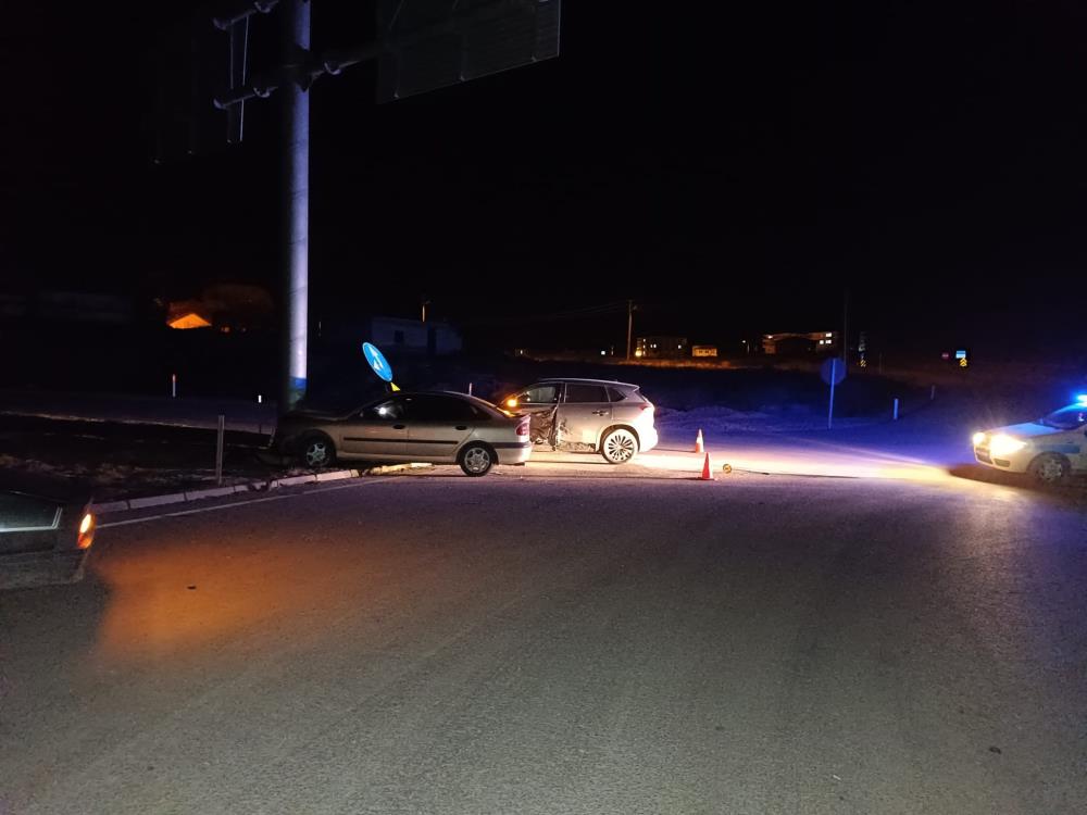 Kütahya'da iki otomobil çarpıştı: 7 yaralı