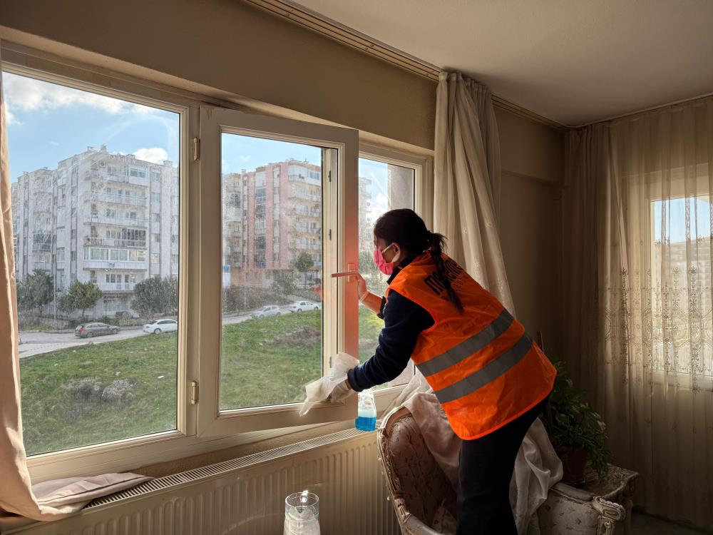 Menemen'de evler tertemiz, yaşlılar mutlu-1