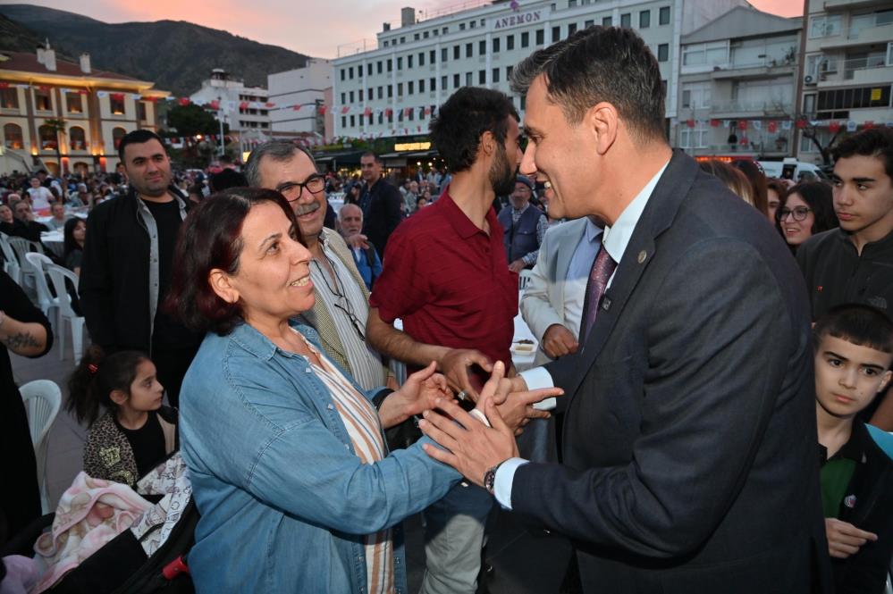 Manisa’da Ramazan boyunca 100 bin kişiye iftar sofrası kurulacak!-1