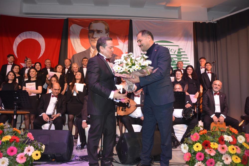 Manisa'da Türk Sanat Müziği korosundan unutulmaz bir konser!-1