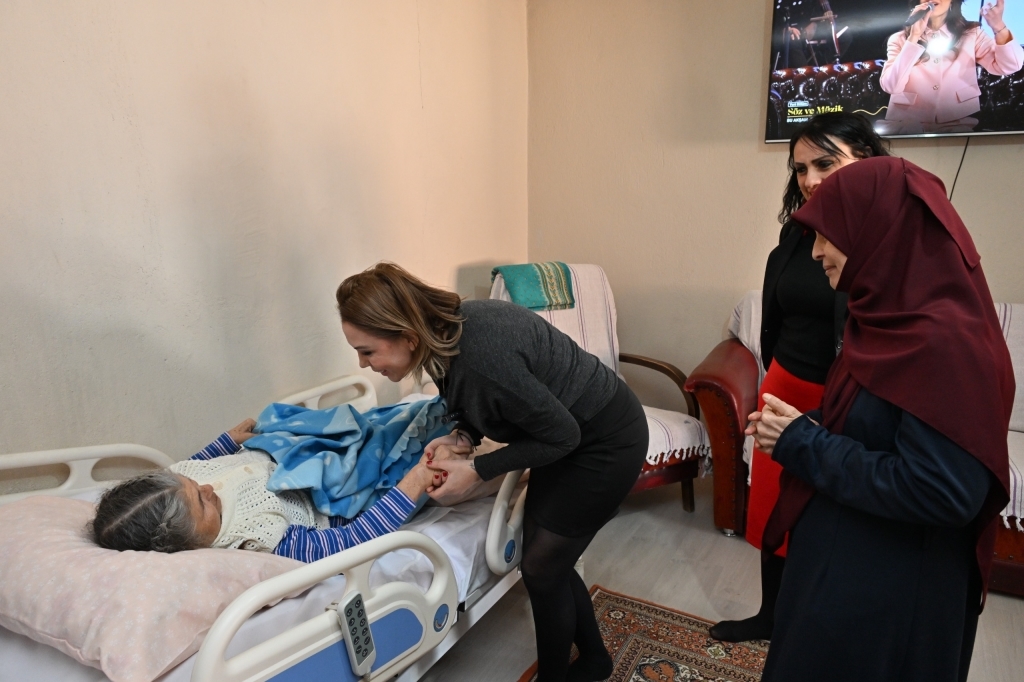 Manisa Büyükşehir Belediyesi Evde Bakım Hizmeti Ile Vatandaşların Yanında! (1)