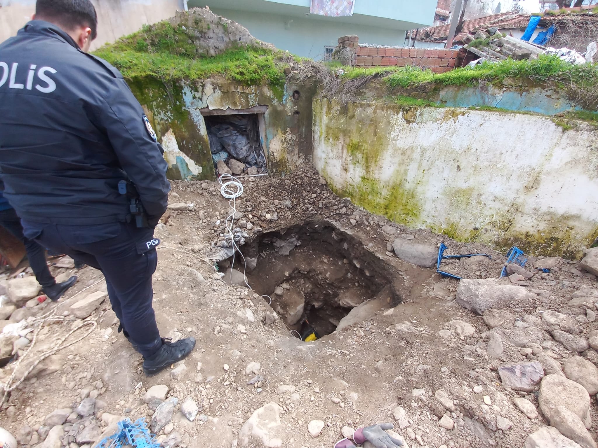 Manisa'da Kaçak Kazı Yapan 4 Kişi Suçüstü Yakalandı (6)