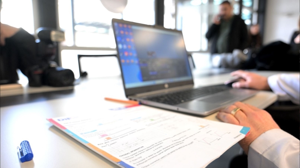 Manisa'da Online Eğitim Platformuyla 1254 Öğrenci Sınavlara Ücretsiz Hazırlanıyor (2)