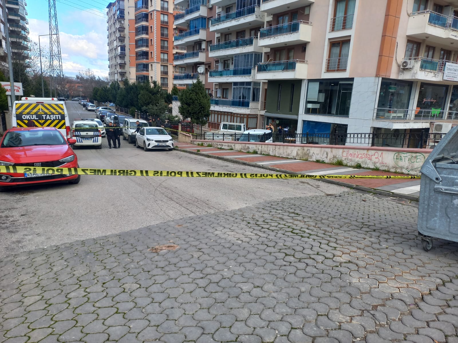 Mani̇sa'da Otomobi̇li̇ni̇n İçi̇nde Si̇lahli Saldiriya Uğrayan Ki̇şi̇ Yaralandi (1)-1