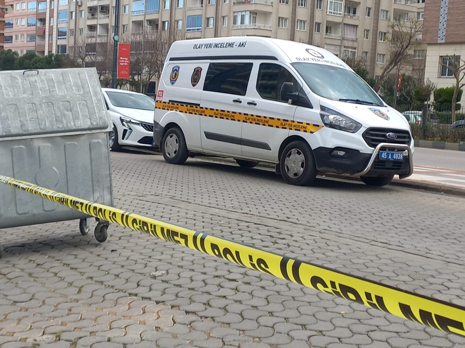 Mani̇sa'da Otomobi̇li̇ni̇n İçi̇nde Si̇lahli Saldiriya Uğrayan Ki̇şi̇ Yaralandi (4)