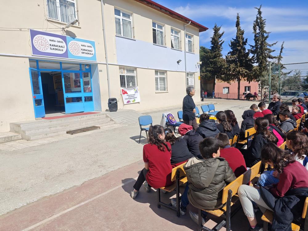 Sarıgöl'de yazar-öğrenci buluşması gerçekleşti!