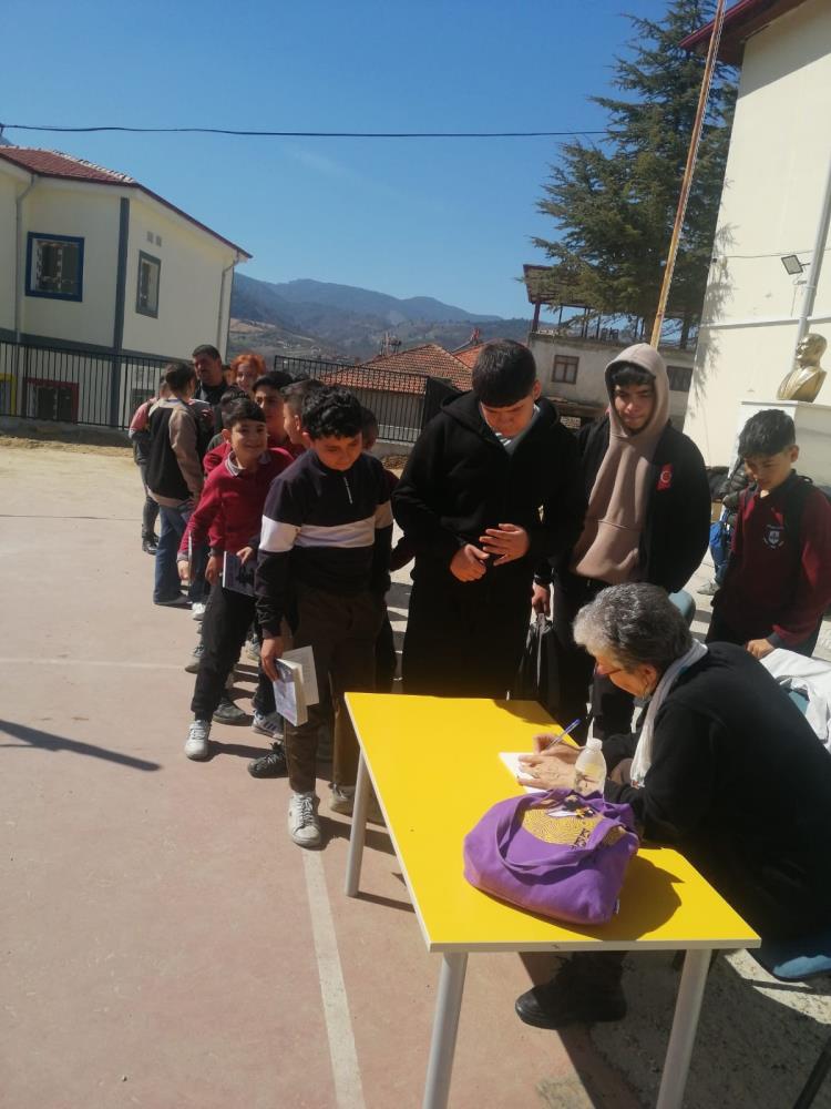 Sarıgöl'de yazar-öğrenci buluşması gerçekleşti!