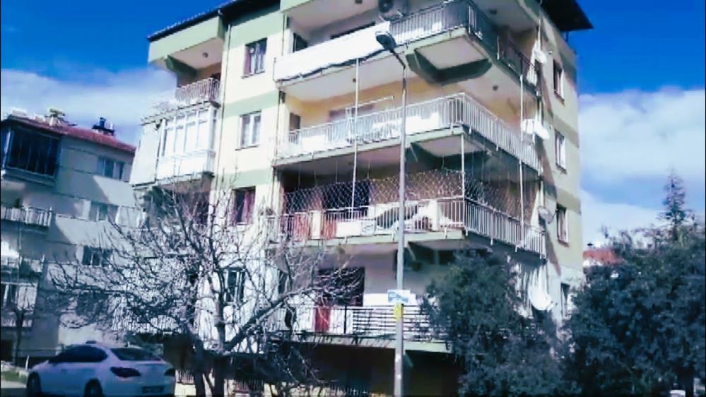 Denizli'de çıkan yangında ev kullanılamaz hale geldi!