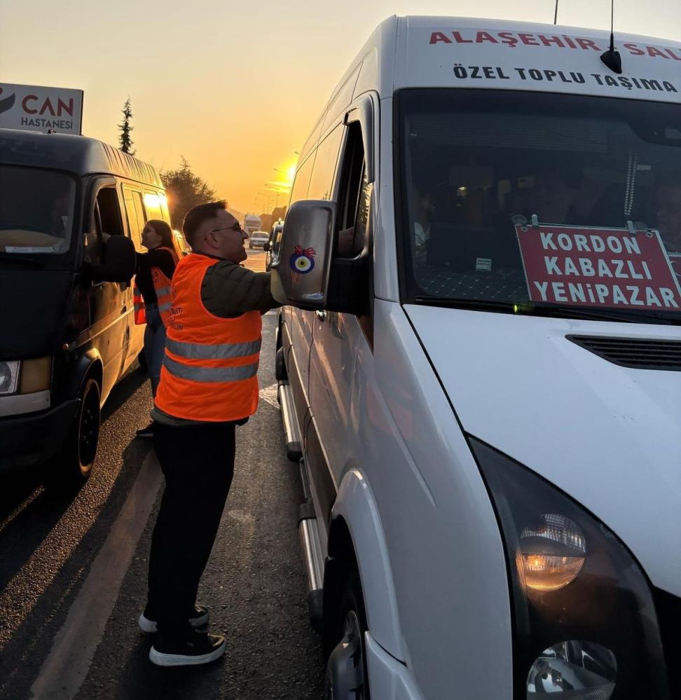 Salihli ilçesinde AK Parti İlçe Gençlik Kolları'ndan 'İftara 5 Kala' etkinliği!