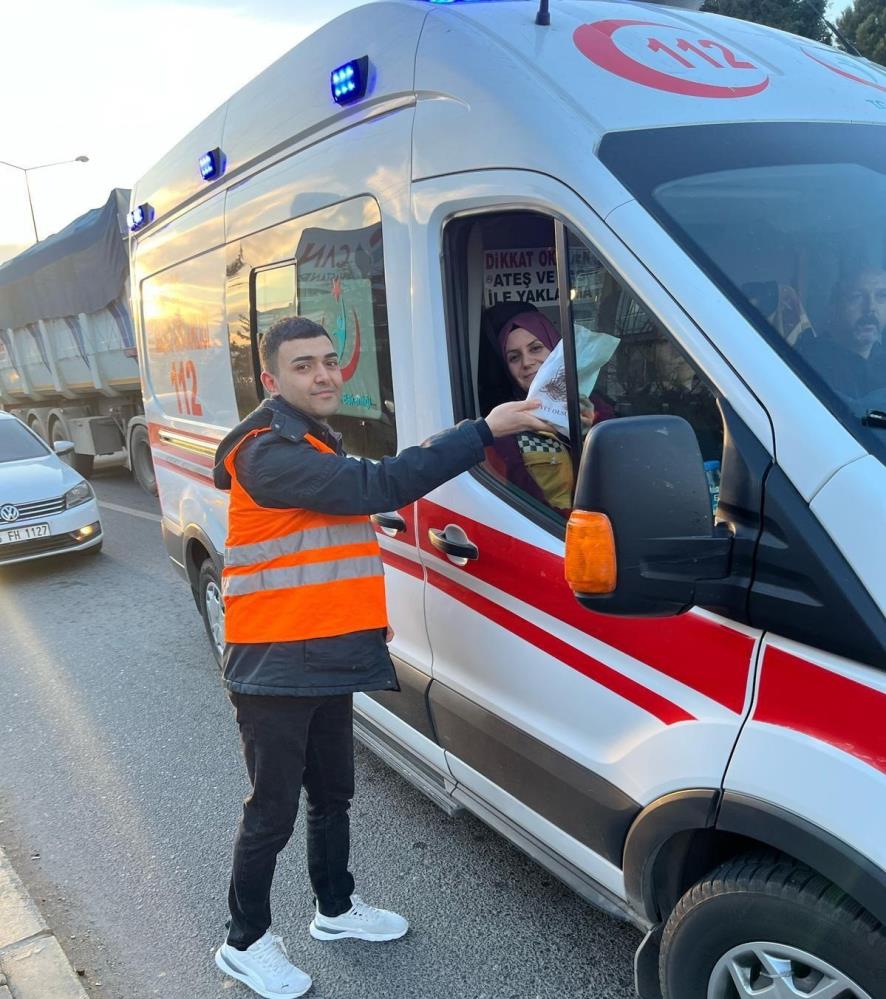 Salihli ilçesinde AK Parti İlçe Gençlik Kolları'ndan 'İftara 5 Kala' etkinliği!-1