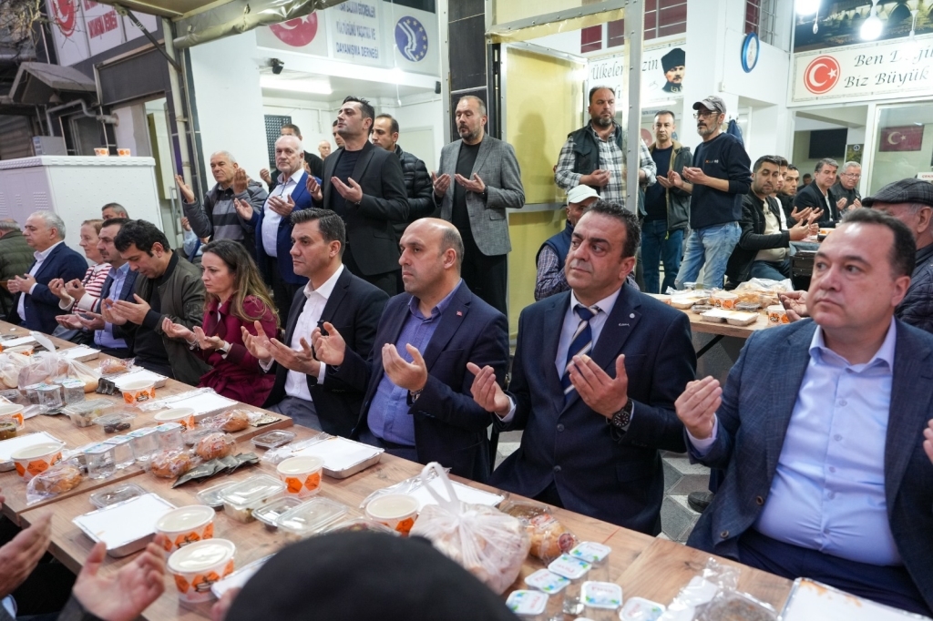 Başkan Zeyrek, Akhisar'da Balkan Göçmenleriyle Iftarda Buluştu (2)