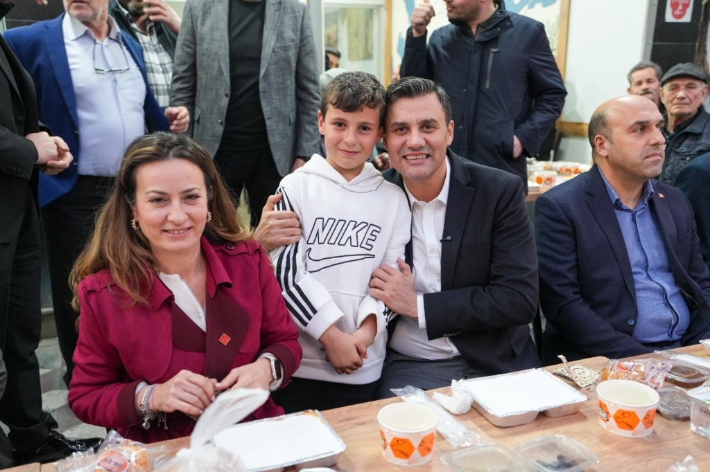 Başkan Zeyrek, Akhisar'da Balkan Göçmenleriyle Iftarda Buluştu (3)