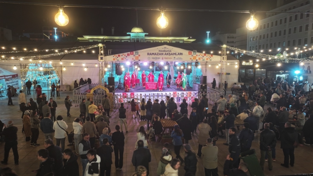 Manisa Büyükşehir Belediyesi, Binlerce Vatandaşı Iftar Sofrasında Buluşturdu! (6)