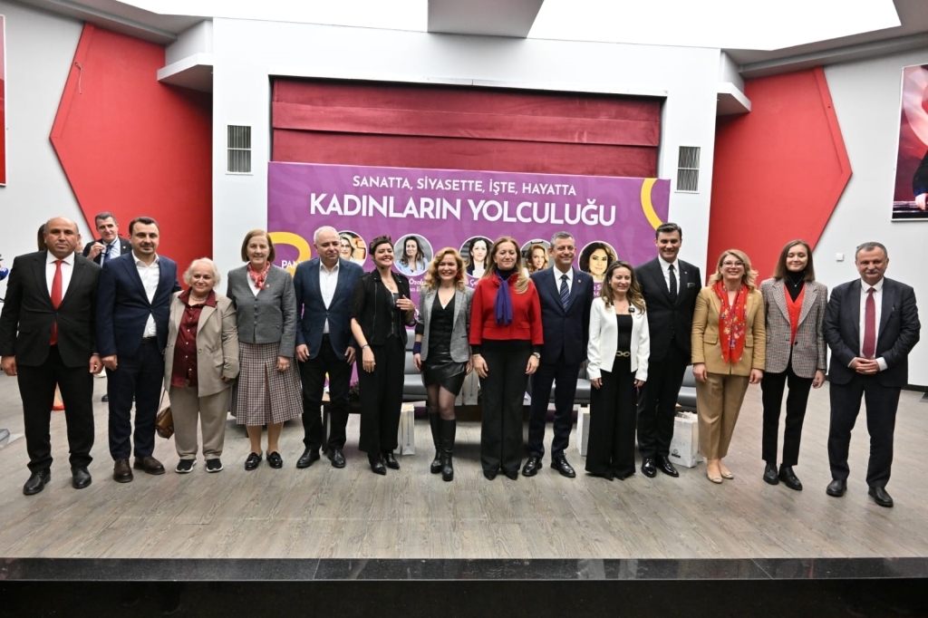 Özgür Özel Manisa'da Konuştu Kadın Erkek Eşitliğini Her Alanda Güçlendireceğiz (3)