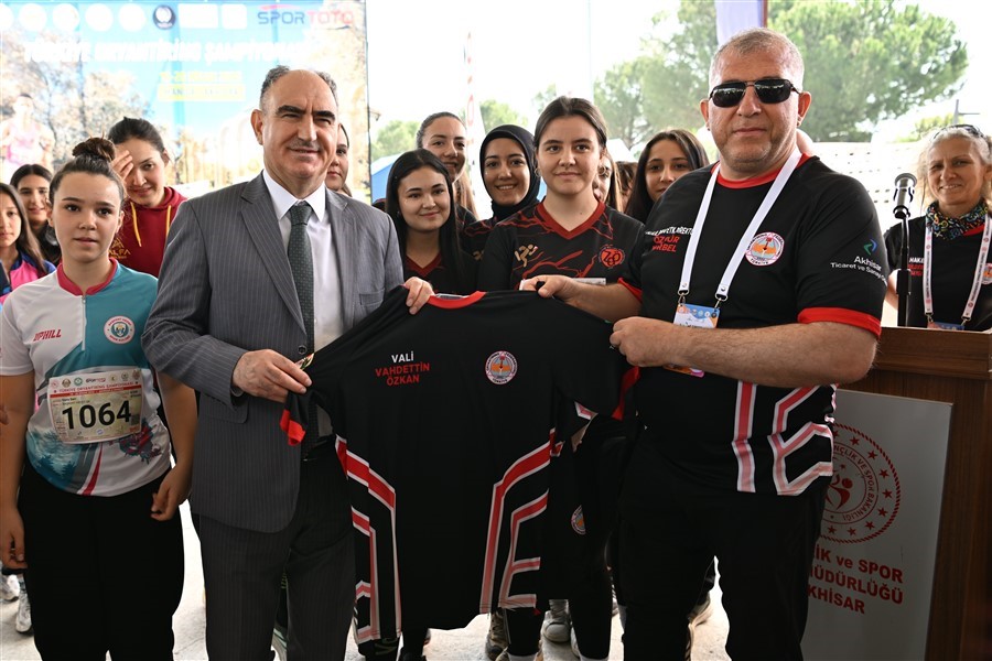 Türkiye Oryantiring Şampiyonası Manisa'da start aldı-1