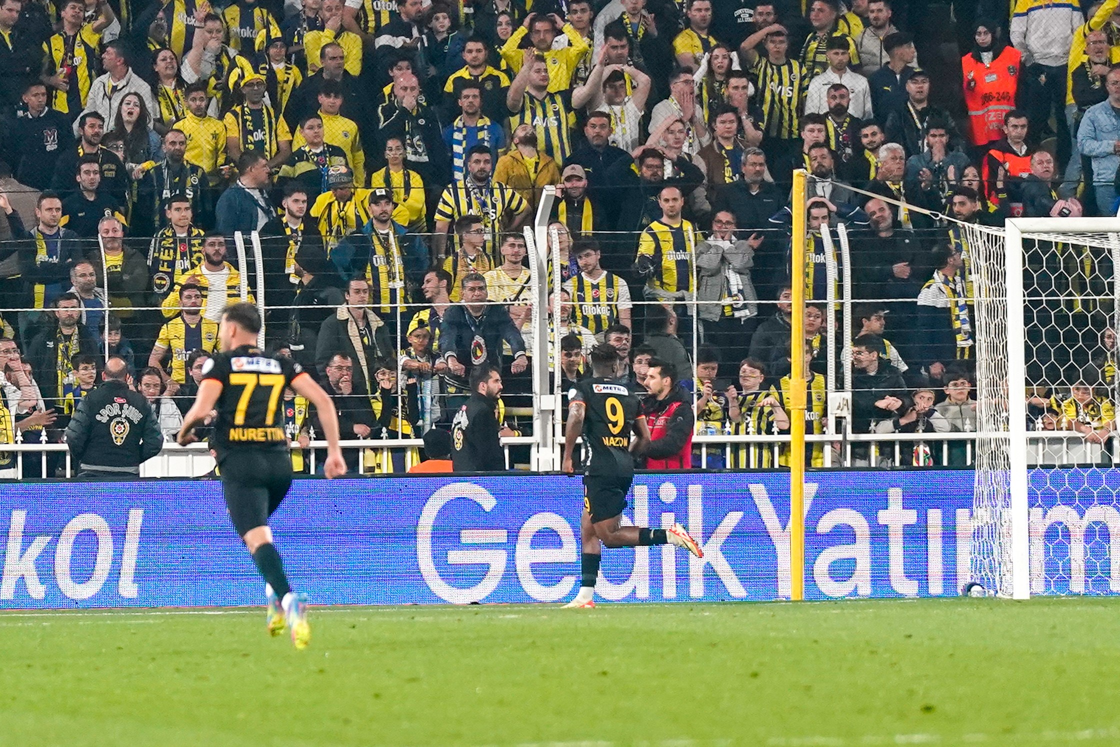Fenerbahçe tribünlerinden Kayserispor maçı sonrası tepkiler yükseldi-2