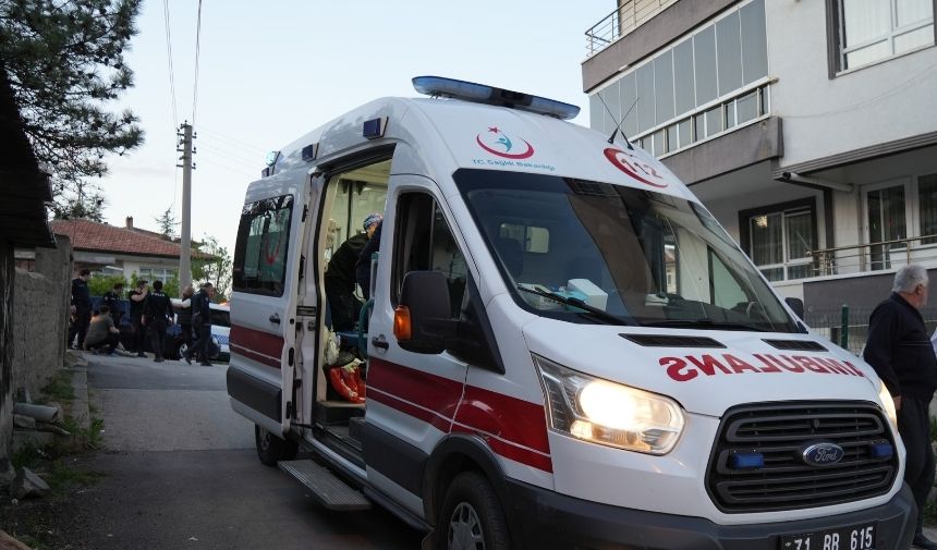 Eşine Mesaj Atan Akrabasını Vurdu (2)