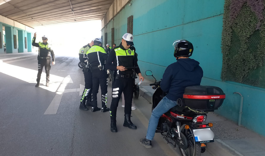 Manisa Emniyetinden Motosiklet Sürücülerine Sıkı Denetim (4)