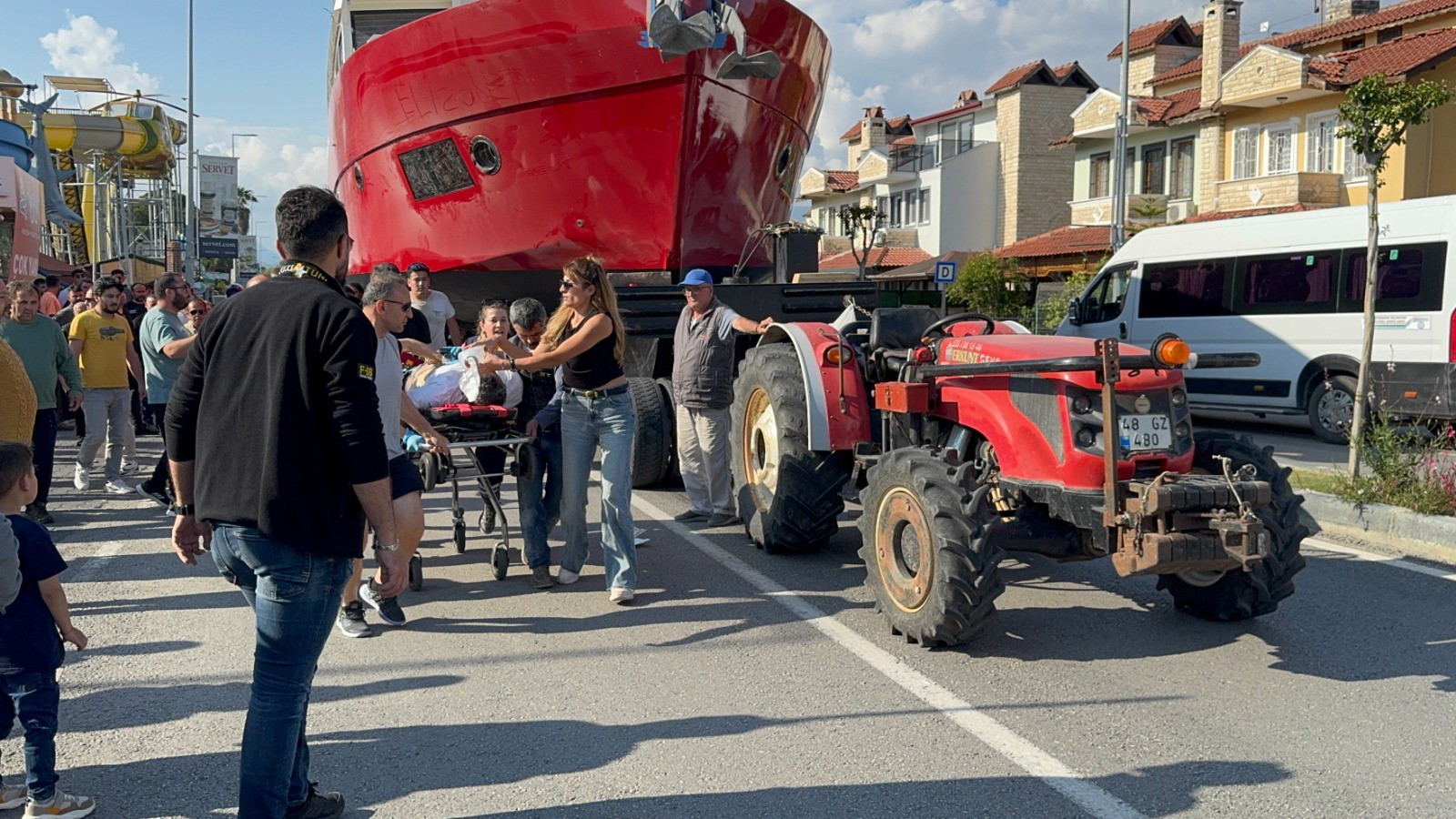 Traktör Kazası Kamerada Römork Tekerleği Altında Kal (4)