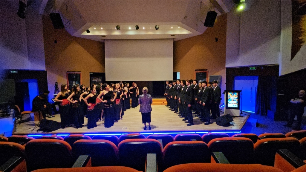 Manisa Büyükşehir Belediyesi Çok Sesli Gençlik Korosu'ndan Büyük Başarı! (1)
